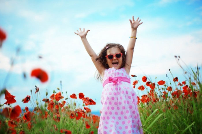 jjlj 700x466 Девочка в цветах   Girl in flowers