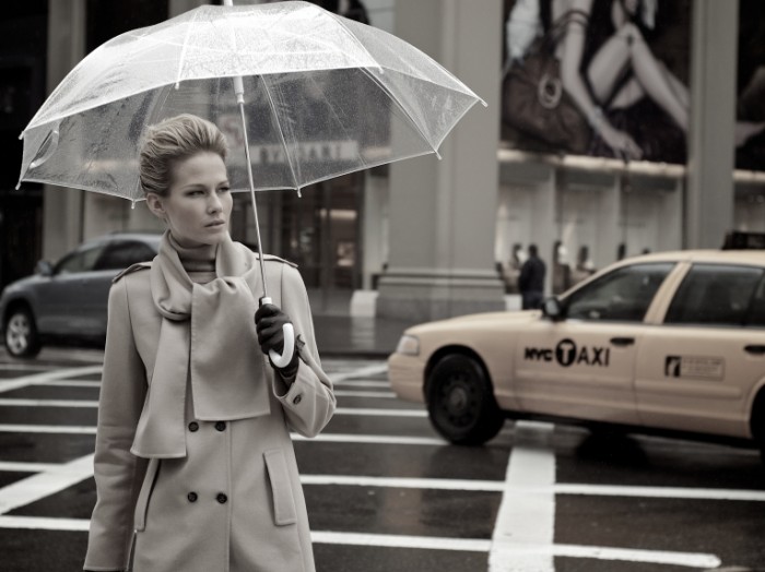 5226290116 4c46f5e023 o 700x524 Девушка с зонтом    Girl with umbrella