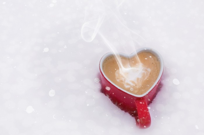 valentines day 624440 700x466 Чашка в форме сердца   A cup in the shape of heart