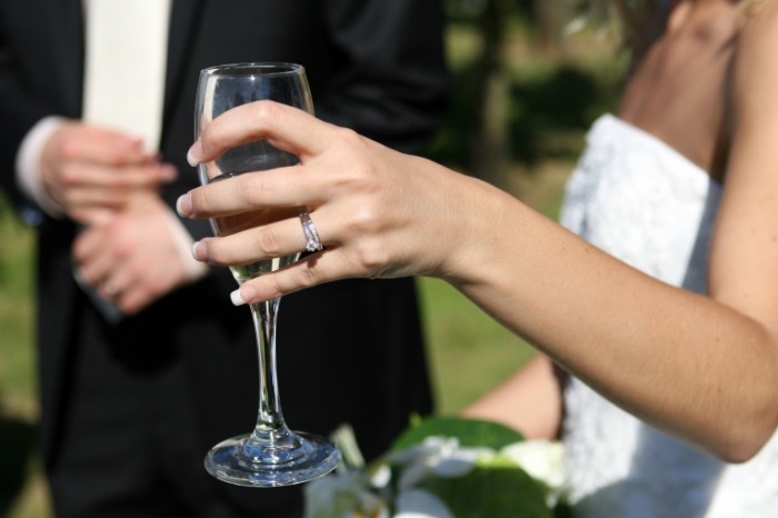 affair 1238430 700x466 Свадебный бокал   Wedding glass