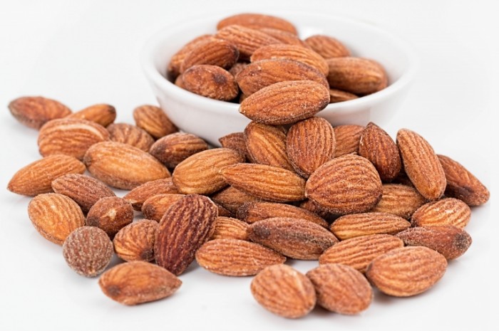 almonds 1768792 700x465 Миндаль   Almond