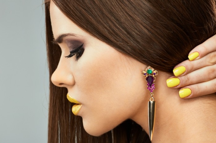 148534042858887f0c526c90.79163062 700x465 Девушка с серьгами   Girl with earrings