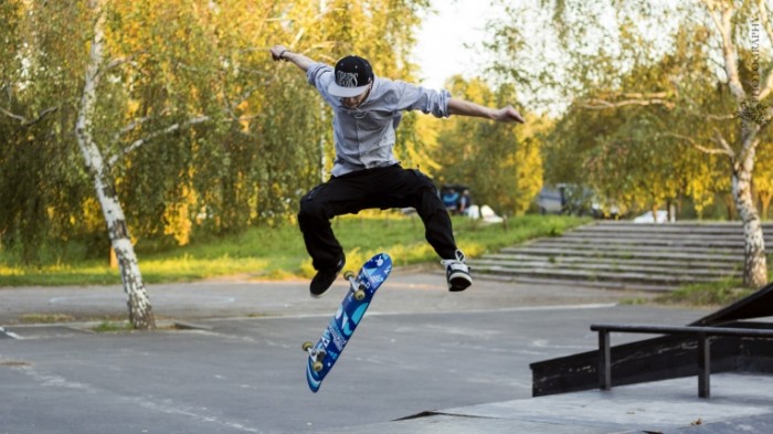 4d09787220cedf3 700x393 Скейтбордист   Skateboarder