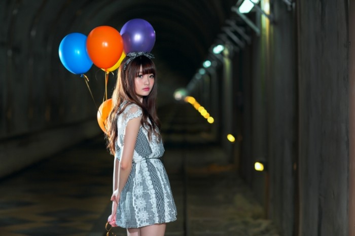 6fd421c24c4271a 700x466 Девушка с воздушными шарами   Girl with balloons