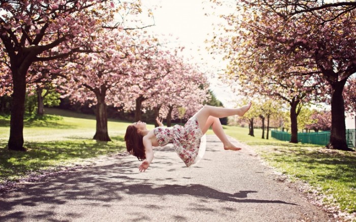 devushka vesna nastroenie f50694c 700x437 Девушка в парке   Girl in the park