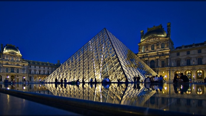 franciya louvre parizh dvorey 700x393 Париж   Paris