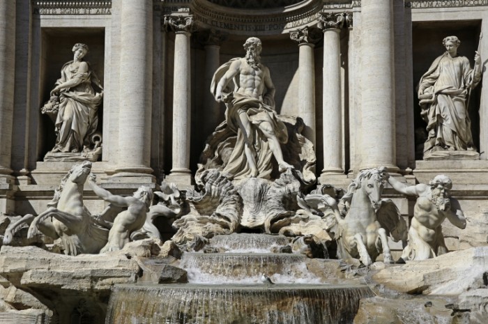 rim italiya fontan trevi 3999 700x465 Римский фонтан   Roman fountain