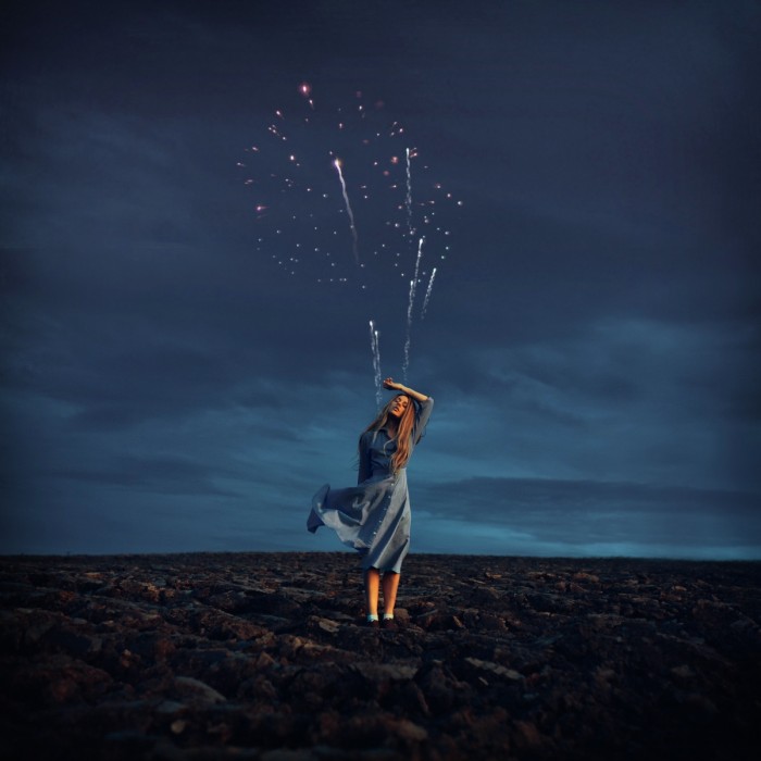 rosie hardy devushka feyerverk 700x700 Фейерверк   Fireworks