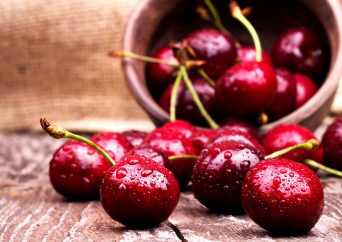 CHereshnya cherries 4000    2836 700x495 Черешня   cherries