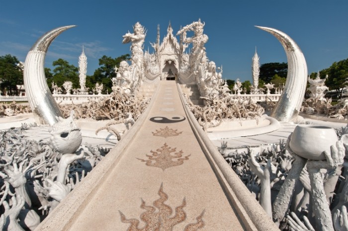 belosnezhnyiy hram tailand wat rong khun 4256    2832 700x465 Белоснежный храм тайланд   wat rong khun