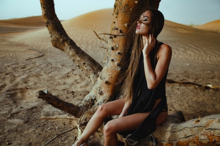 chromatropic strast devushka 700x466 Девушка в пустыне   Girl in desert