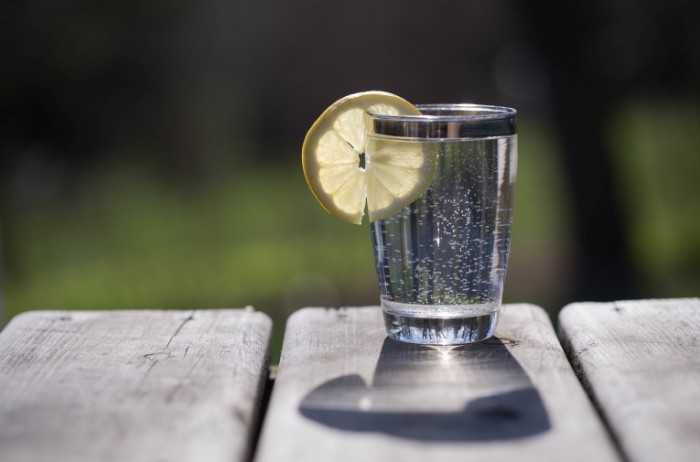 stakan voda limon 700x462 Стакан воды   Glass of water