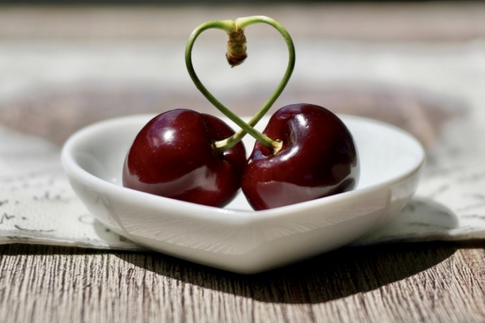 CHereshnya serdtse Cherry heart 700x466 Черешня сердце   Cherry heart