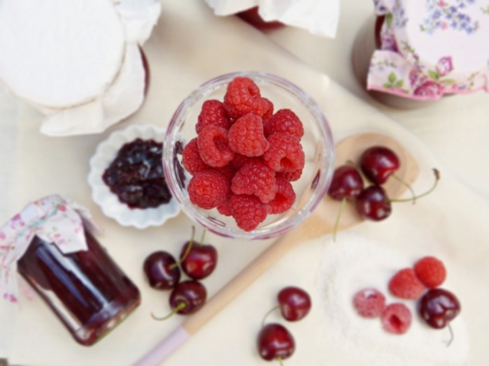 Varene i yagodyi Jam and berries 700x524 Варенье и ягоды   Jam and berries