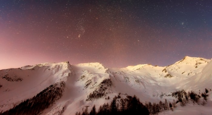 Goryi pokryityie snegom Mountains covered with snow 700x381 Горы, покрытые снегом   Mountains covered with snow