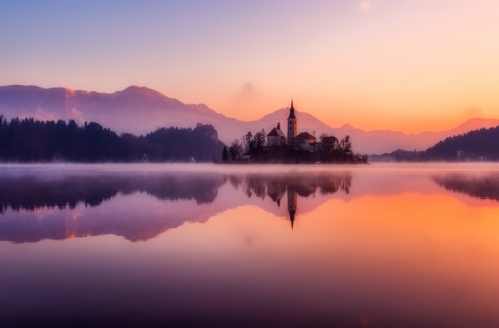 Krasivyiy peyzazh ozero goryi Beautiful scenery lake mountains 700x460 Красивый пейзаж, озеро, горы   Beautiful scenery, lake, mountains