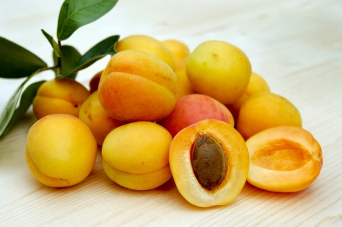 Abrikosyi Apricots 700x466 Абрикосы   Apricots