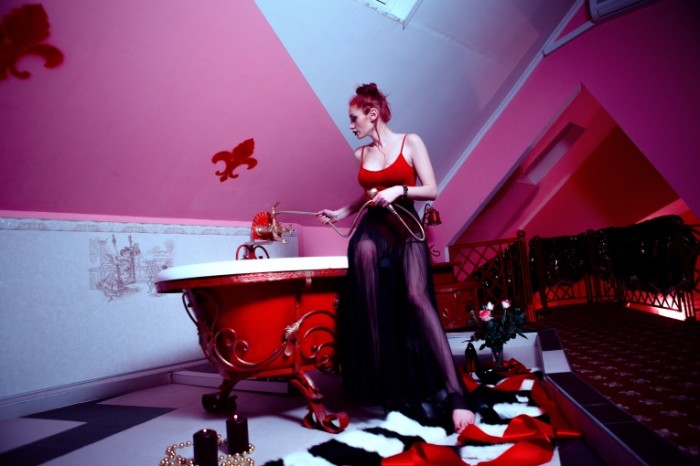  красная ванна   red bath