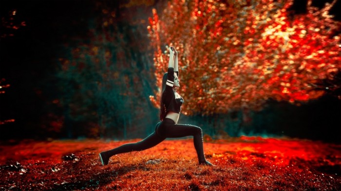  Йога в парке осенью   yoga in the park in autumn