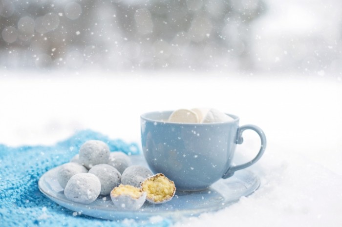 Sladosti zima chashka Sweets winter cup 700x465 Сладости, зима, чашка   Sweets, winter, cup