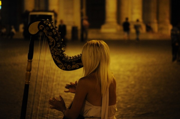 Devushka s arfoy Girl with harp 5714x3795 700x464 Девушка с арфой   Girl with harp