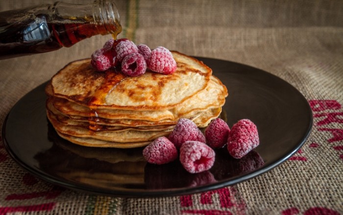 Blinyi s malinoy Pancakes with raspberries 5184  3262 700x440 Блины с малиной   Pancakes with raspberries