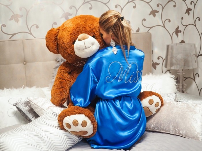  Девушка с плюшевым медведем   Girl with teddy bear