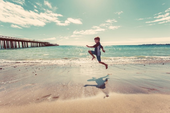 Rebenok na plyazhe Child on the beach 5616x3744 700x466 Ребенок на пляже   Child on the beach