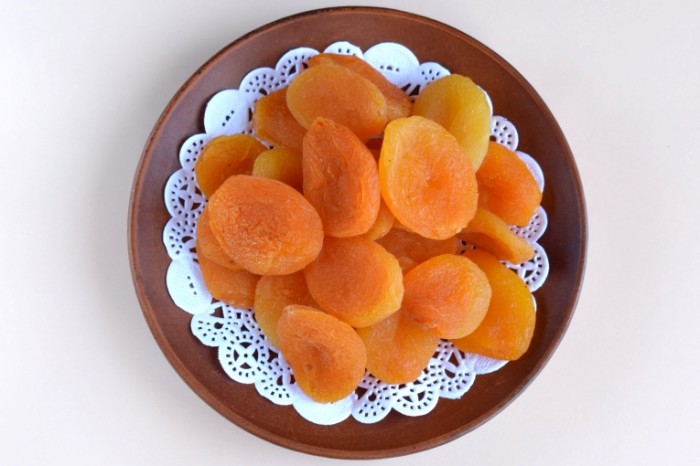 Kuraga krupnyim planom Dried apricots close up 5028  3352 700x466 Курага, крупным планом   Dried apricots, close up