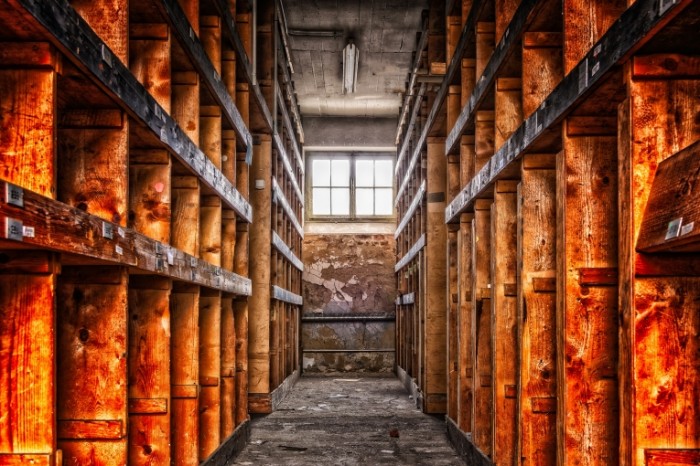 Arhiv stellazhi zabroshennoe zdanie Archive shelves abandoned building 6000  4000 700x466 Архив, стеллажи, заброшенное здание   Archive, shelves, abandoned building