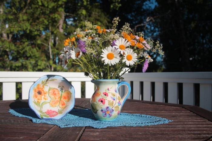 Polevyie tsvetyi v kuvshine Wildflowers in the pitcher 5184  3456 700x466 Полевые цветы в кувшине   Wildflowers in the pitcher