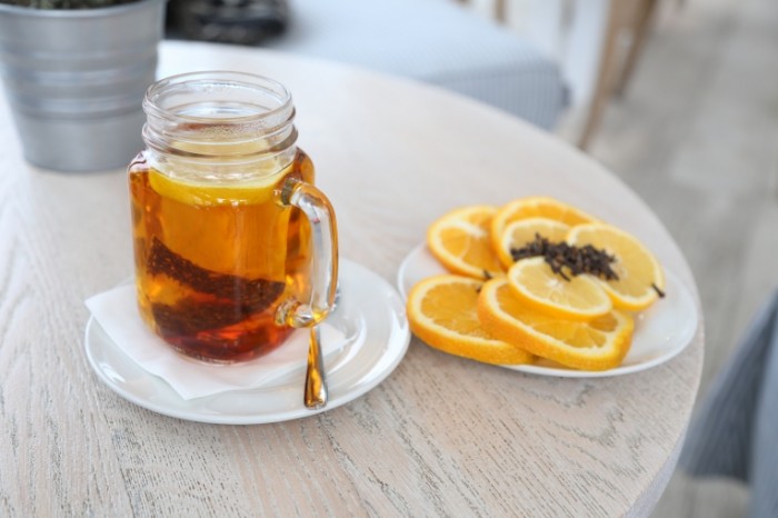 CHay s medom i limonom koritsa Tea with honey and lemon cinnamon 5472  3648 700x466 Чай с медом и лимоном, корица   Tea with honey and lemon, cinnamon