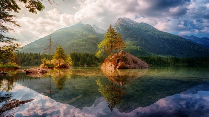 Gornoe ozero kristalno chistaya voda Mountain lake crystal clear water 5941  3342 700x393 Горное озеро, кристально чистая вода   Mountain lake, crystal clear water