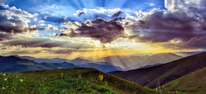 Solntse nad gorami peyzazh Sun over the mountains landscape 7070  3235 700x320 Стол, сервировка, свадьба, шампанское   Table, laying, wedding, champagne