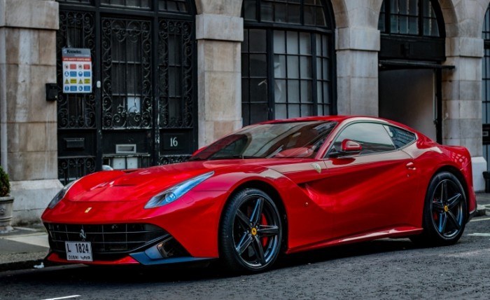 Krasnaya ferrari sportkar F12 Red Ferrari sports car 5472  3352 700x428 Красная феррари, спорткар, F12   Red Ferrari, sports car