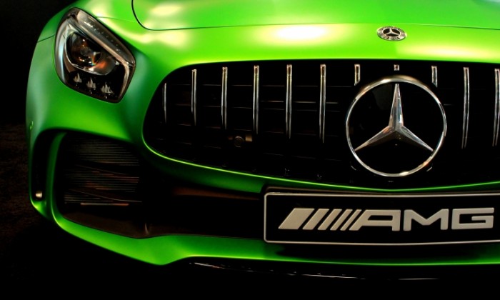 Sportivnyiy mersedes zelenyiy avtomobil Sport Mercedes green car 5106h3064 700x420 Спортивный мерседес, зеленый автомобиль   Sport Mercedes, green car