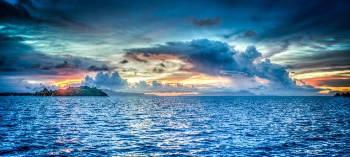 Zakat nad okeanom Bora Bora Frantsuzskaya Polineziya Sunset over the ocean Bora Bora French Polynesia 7020  3163 700x314 Закат над океаном, Бора Бора Французская Полинезия   Sunset over the ocean, Bora Bora French Polynesia