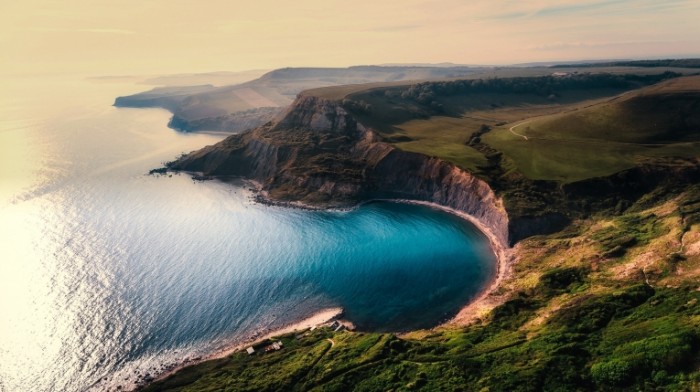  Скалистое побережье океана, отвесные скалы   Rocky ocean coast, sheer cliffs