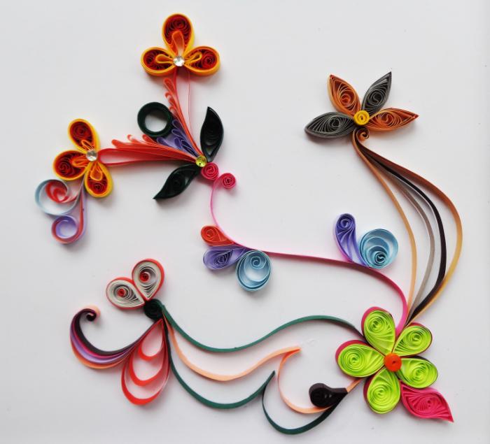 Ukrashenie iz bumazhnoy lentyi Paper Ribbon Decoration 5532h5025 700x635 Украшение из бумажной ленты   Paper Ribbon Decoration