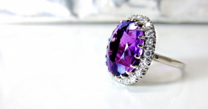  Кольцо с большим сиреневым камнем   Ring with a large lilac stone