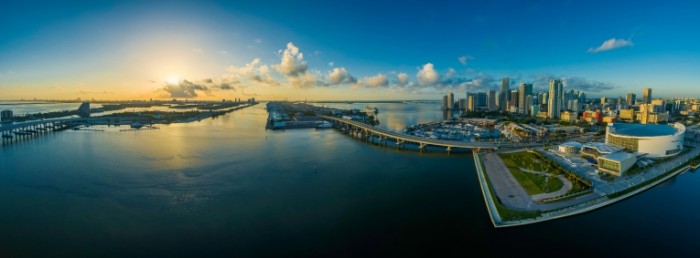 Zaliv mayami s vyisotyi ptichego poleta Aerial view of Miami Bay 8947  3317 700x258 Залив майами с высоты птичьего полета   Aerial view of Miami Bay