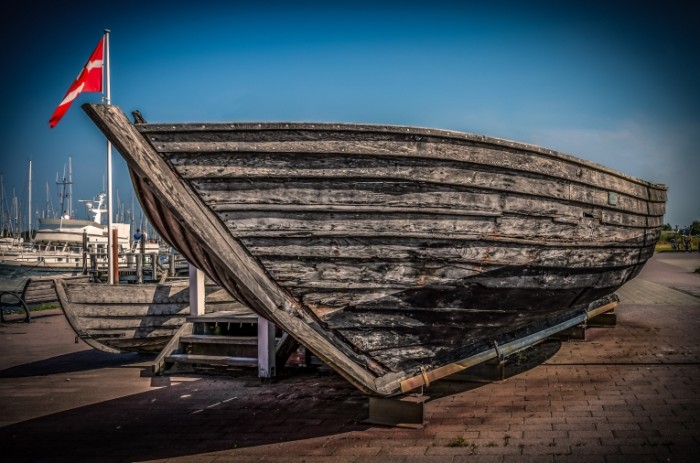 Derevyannoe rublenoe sudno lodka pristan Chopped wooden ship boat pier 4299  2849 700x463 Деревянное рубленое судно, лодка, пристань   Chopped wooden ship, boat, pier